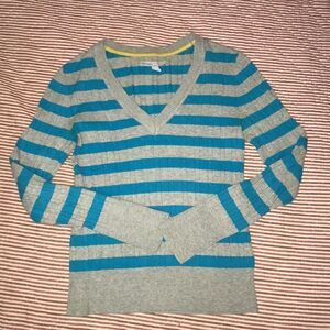 🌻Old navy striped blue grey v neck long sleeve cable Christmas winter sweater